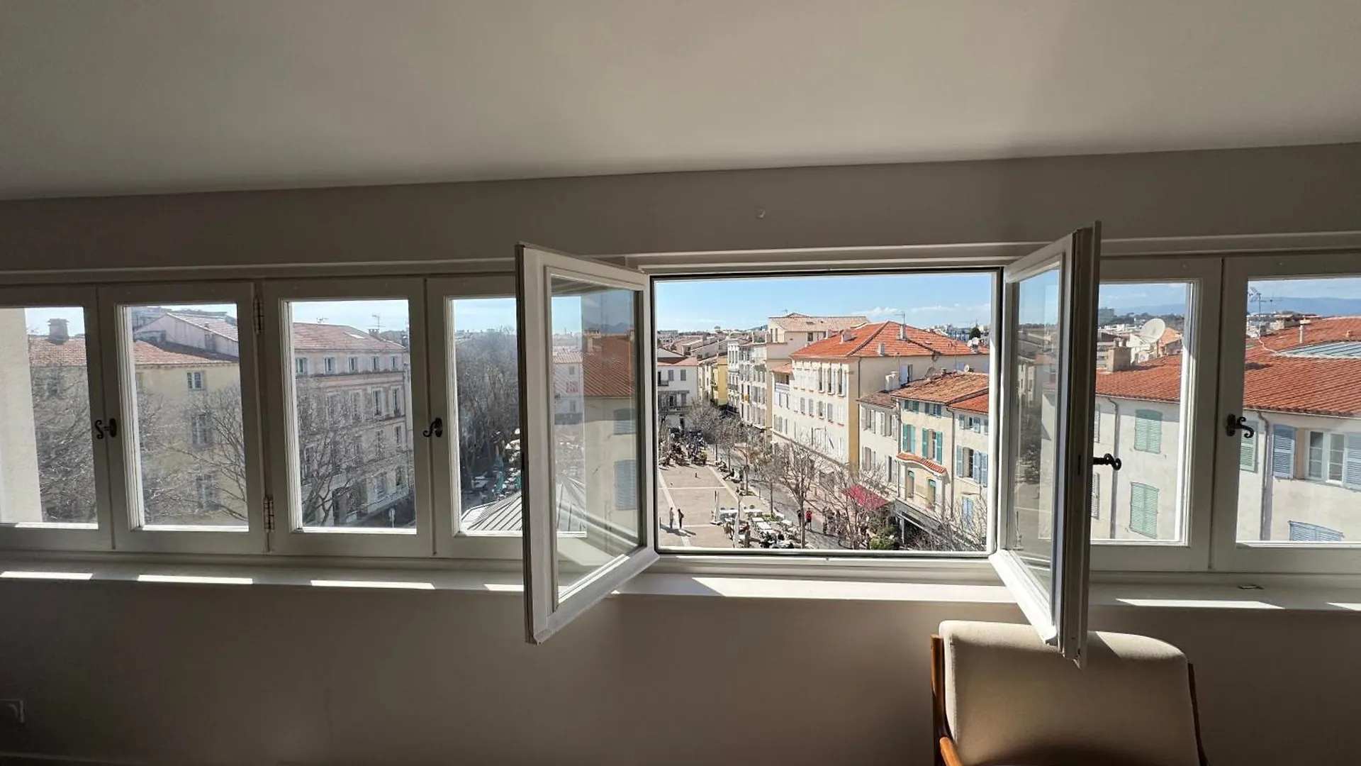 Apartment #401 Heart Of Vieil Antibes - Place Nationale-High-End Newly Renovated & Furnished Appartment