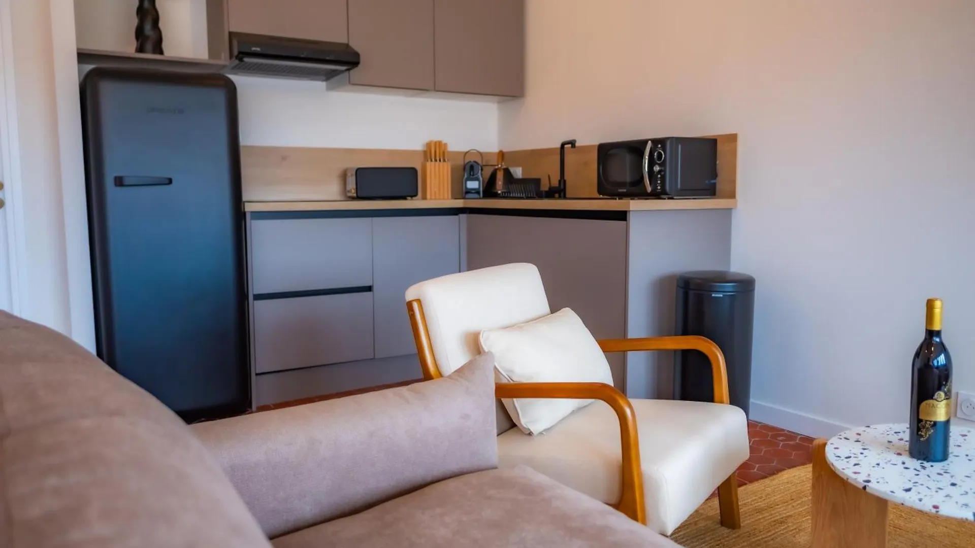 #401 Heart Of Vieil Antibes - Place Nationale-High-End Newly Renovated & Furnished Appartment 0*,  France