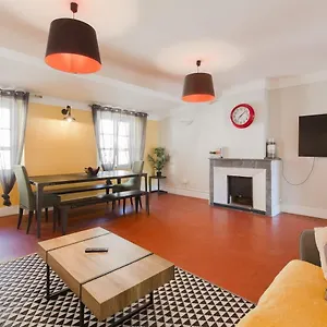  Hostel Backpackers
